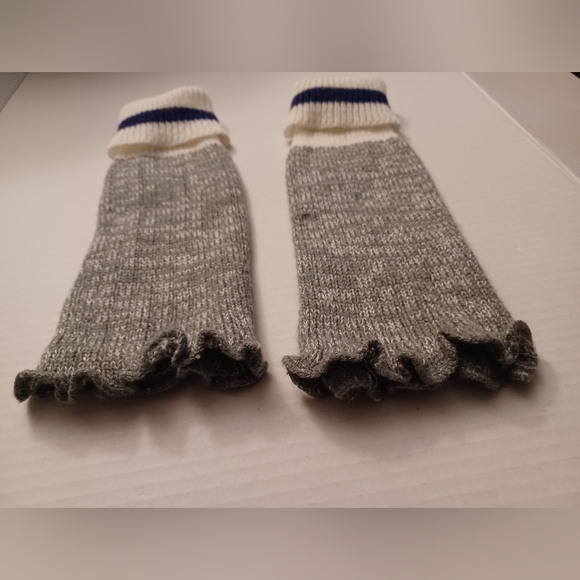 4/$30 Gray & White Knit Leg Warmers - Small - Picture 4 of 4